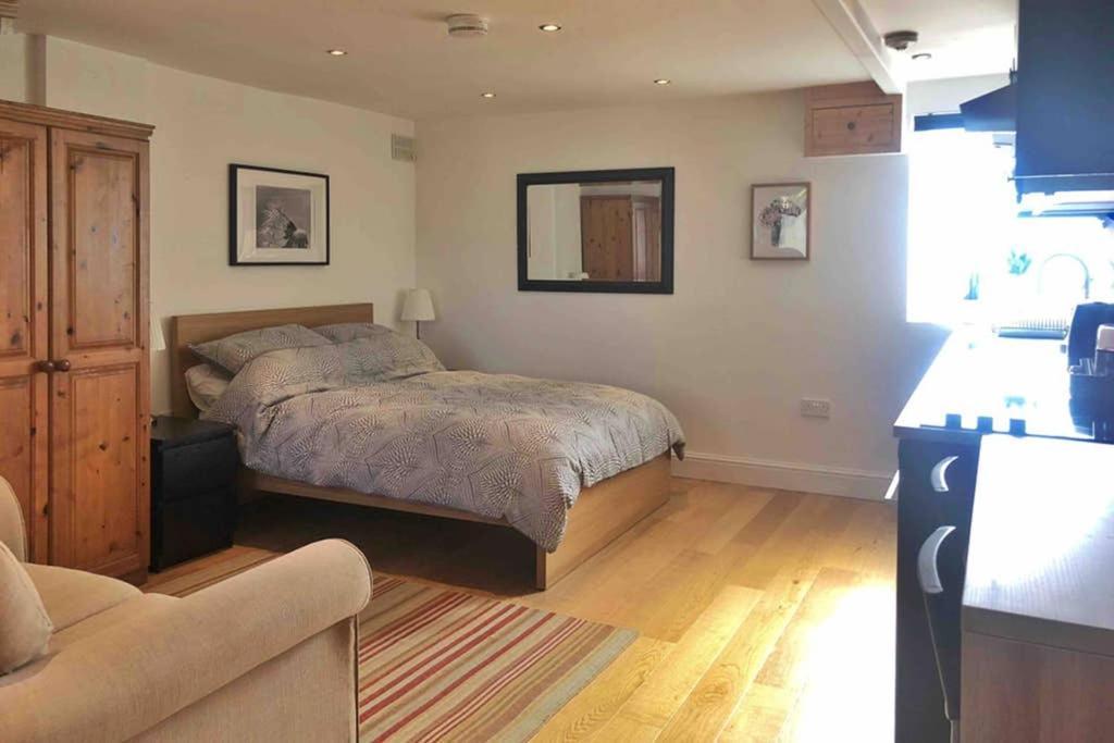 Modern Studio Apartment Near Town Centre Poole Ngoại thất bức ảnh
