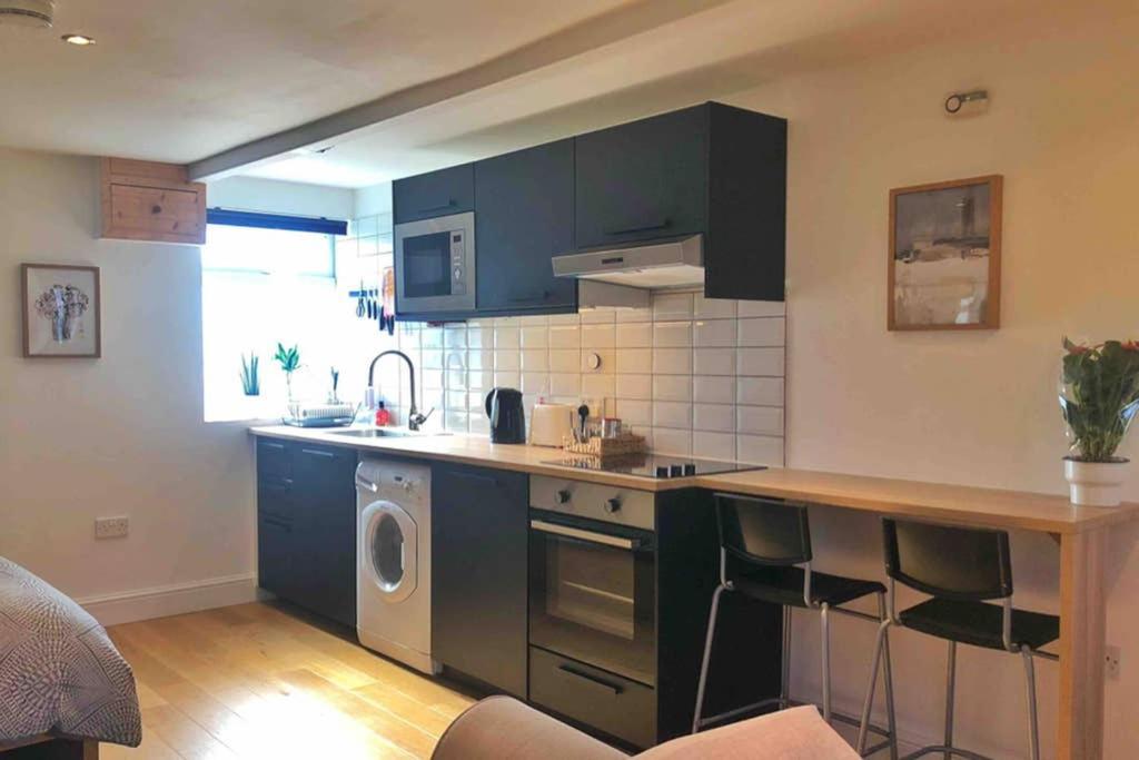 Modern Studio Apartment Near Town Centre Poole Ngoại thất bức ảnh